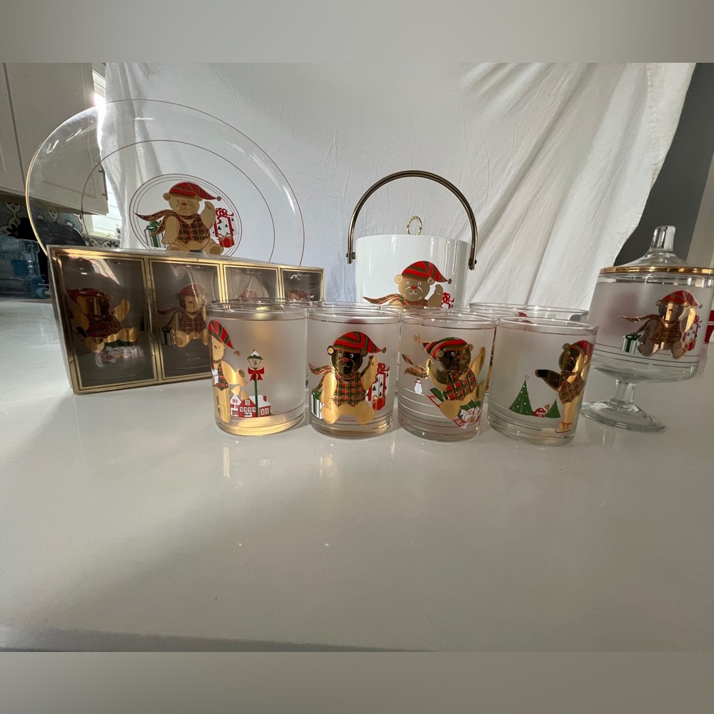 Set of Culver Drinkwear with 22K gold accents